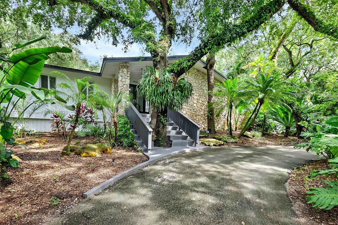 На продажу: $3,199,000 (5 спален, 4 ванн, 4568 Квадратных фут)