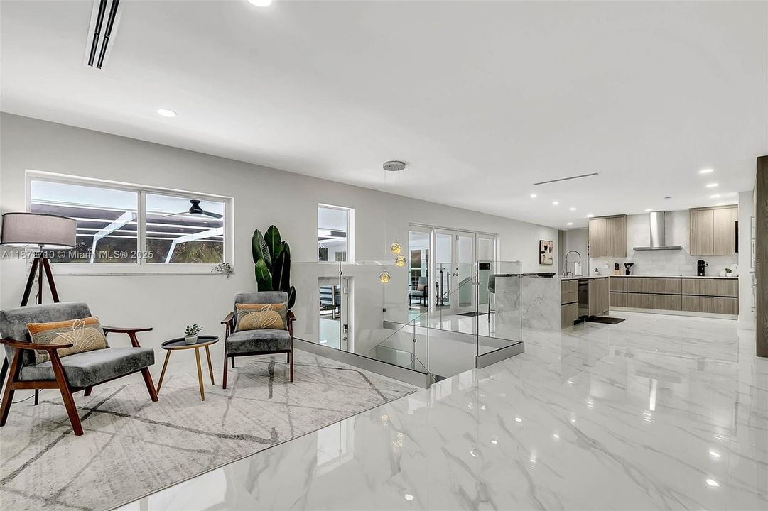 На продажу: $3,199,000 (5 спален, 4 ванн, 4568 Квадратных фут)