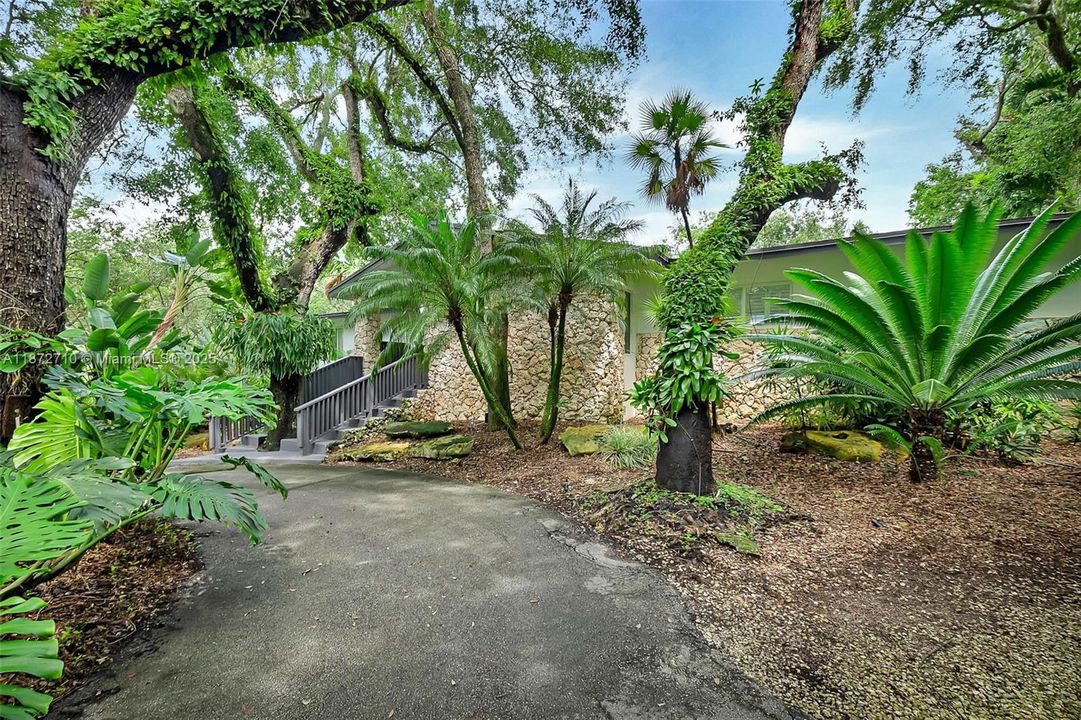 На продажу: $3,199,000 (5 спален, 4 ванн, 4568 Квадратных фут)