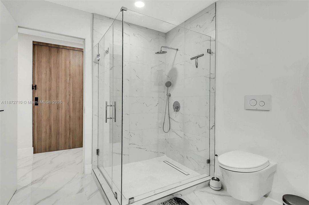 На продажу: $3,199,000 (5 спален, 4 ванн, 4568 Квадратных фут)