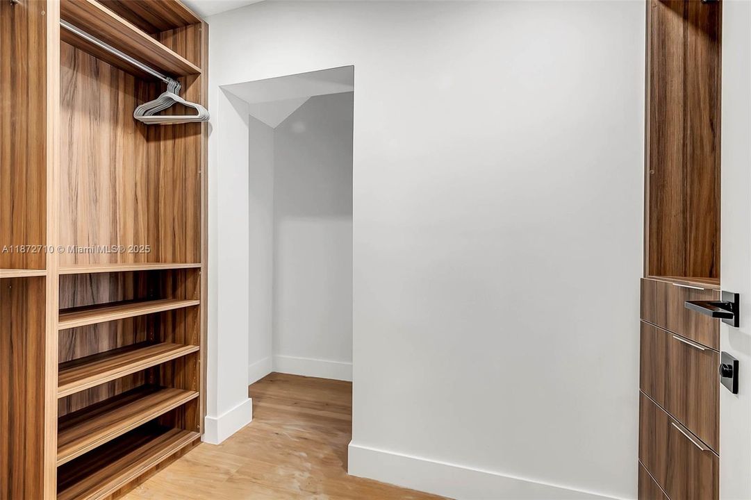 На продажу: $3,199,000 (5 спален, 4 ванн, 4568 Квадратных фут)