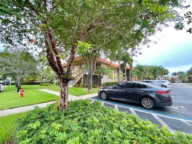 For Sale: $310,000 (2 beds, 2 baths, 1231 Square Feet)