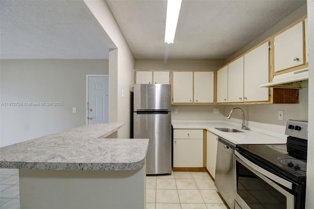 Recently Sold: $184,900 (1 beds, 1 baths, 679 Square Feet)