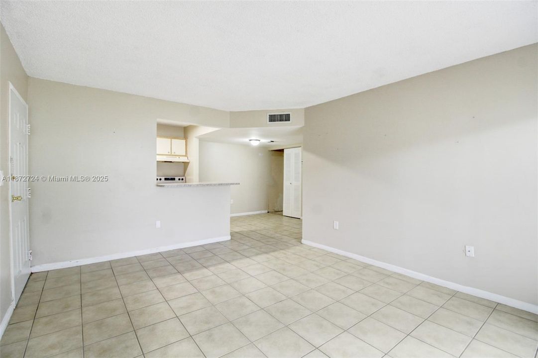Recently Sold: $184,900 (1 beds, 1 baths, 679 Square Feet)