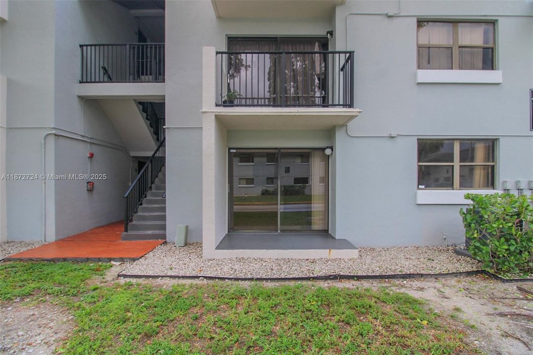 Recently Sold: $184,900 (1 beds, 1 baths, 679 Square Feet)