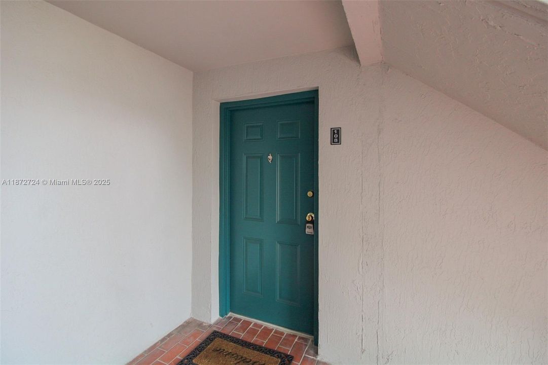 Recently Sold: $184,900 (1 beds, 1 baths, 679 Square Feet)