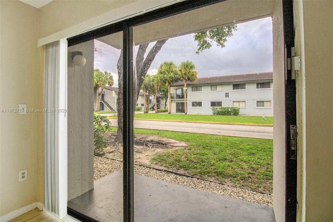 Recently Sold: $184,900 (1 beds, 1 baths, 679 Square Feet)