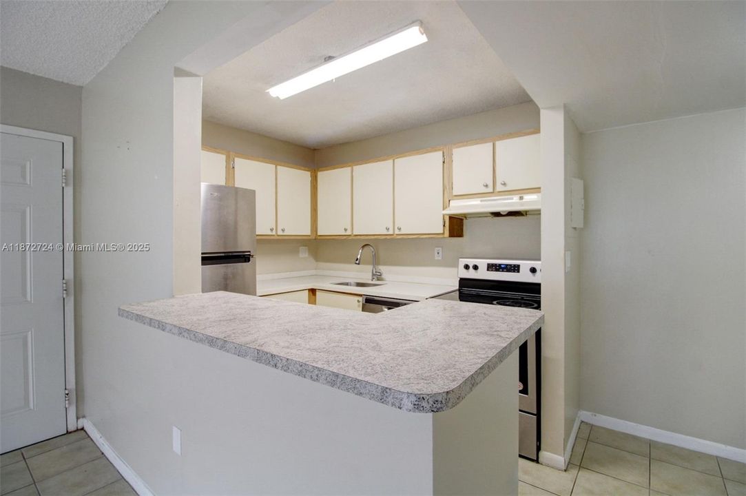 Recently Sold: $184,900 (1 beds, 1 baths, 679 Square Feet)