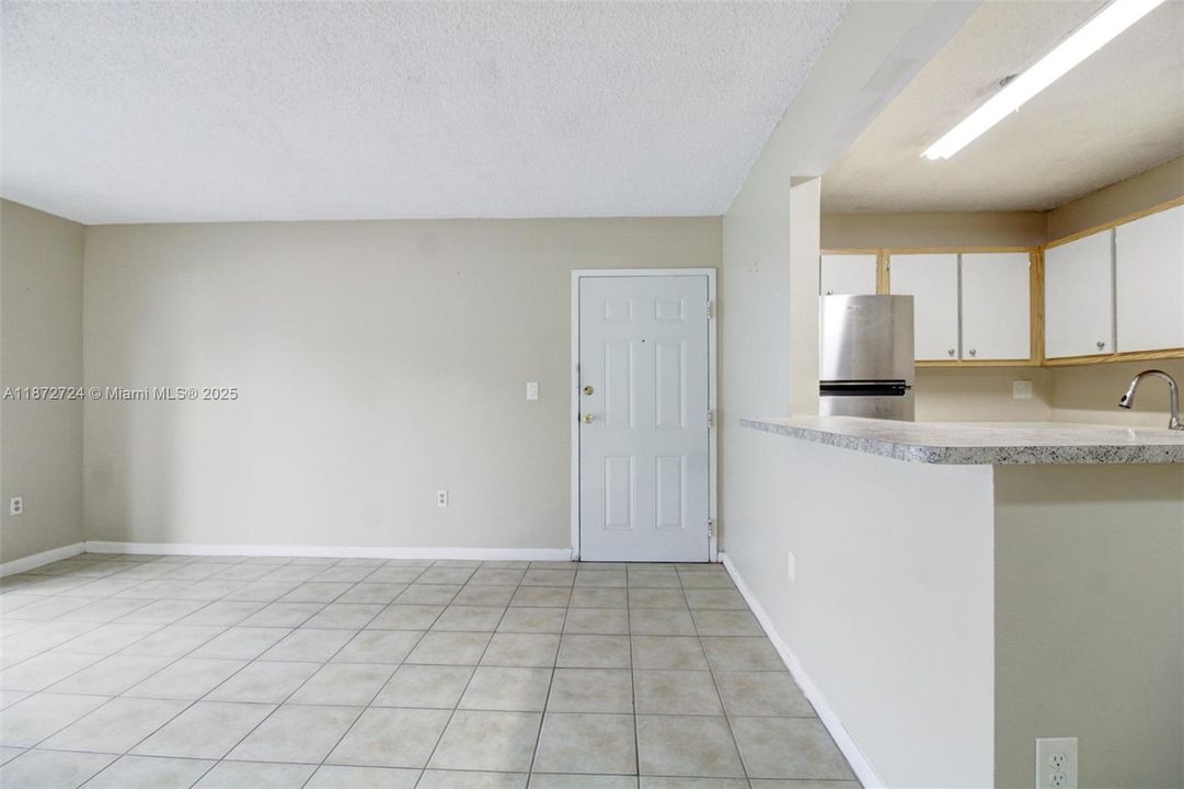 Recently Sold: $184,900 (1 beds, 1 baths, 679 Square Feet)
