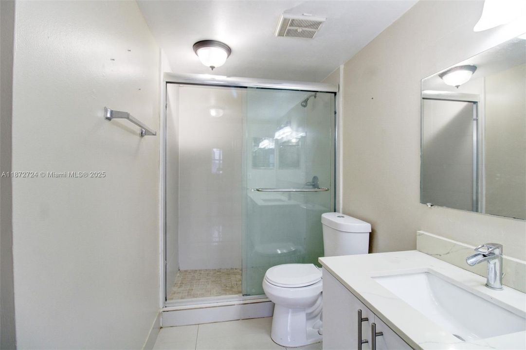 Recently Sold: $184,900 (1 beds, 1 baths, 679 Square Feet)