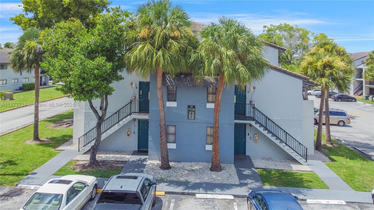 Recently Sold: $184,900 (1 beds, 1 baths, 679 Square Feet)