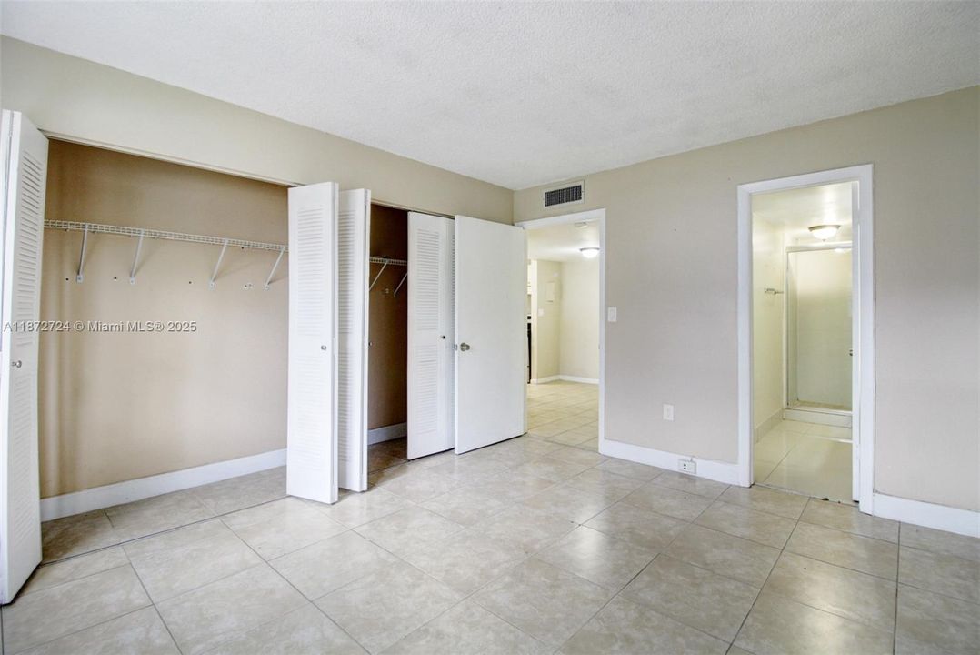Recently Sold: $184,900 (1 beds, 1 baths, 679 Square Feet)