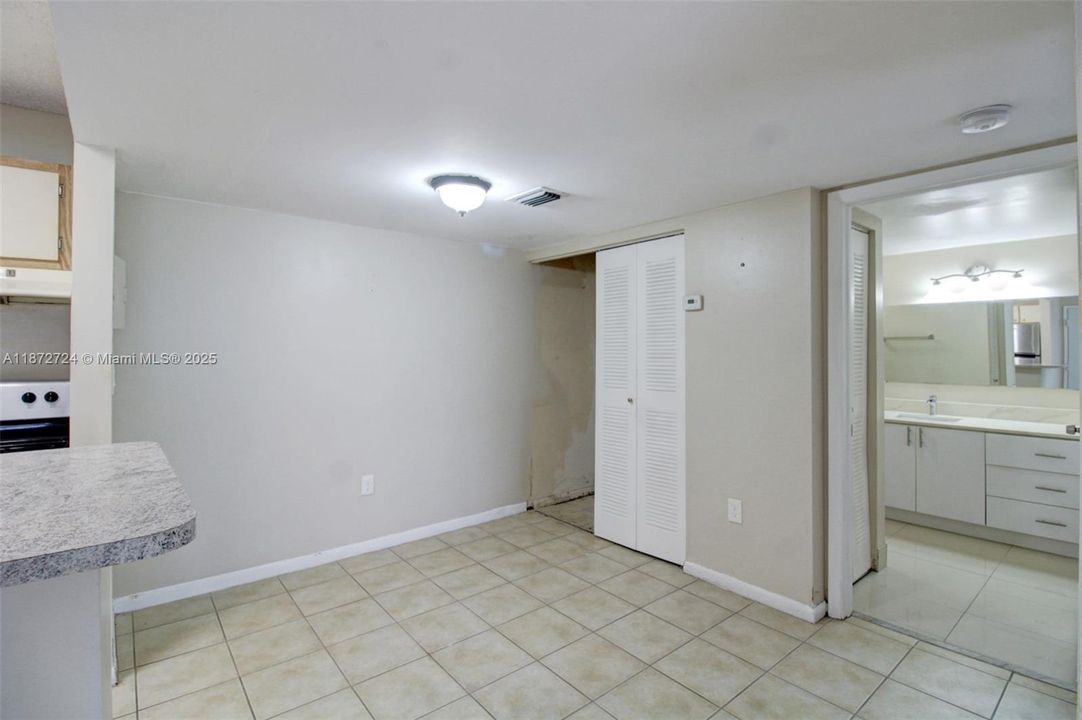 Recently Sold: $184,900 (1 beds, 1 baths, 679 Square Feet)