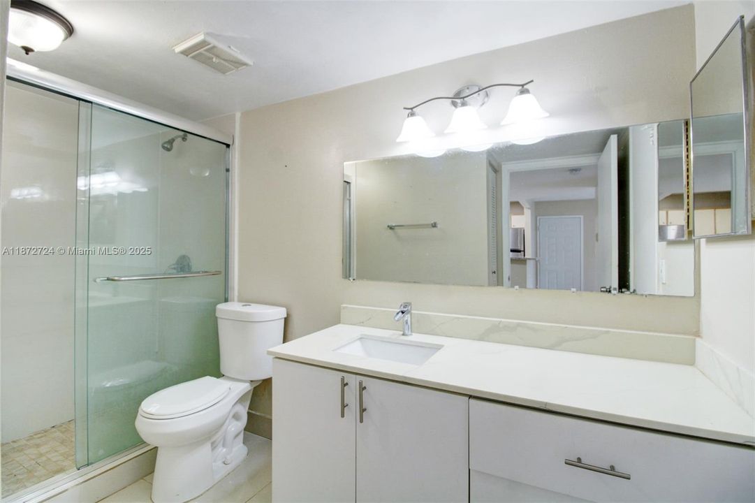 Recently Sold: $184,900 (1 beds, 1 baths, 679 Square Feet)