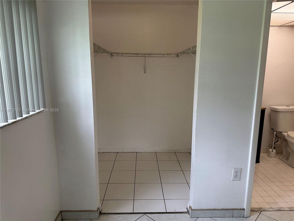 Active With Contract: $210,000 (2 beds, 2 baths, 917 Square Feet)