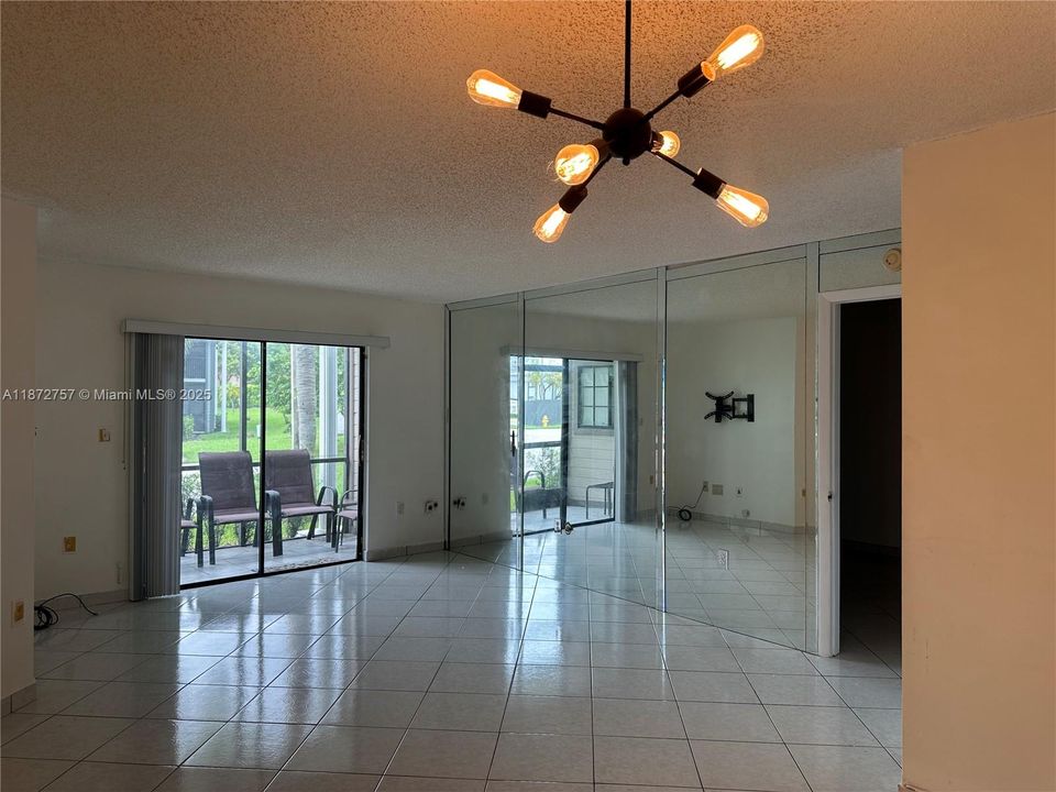 Active With Contract: $210,000 (2 beds, 2 baths, 917 Square Feet)