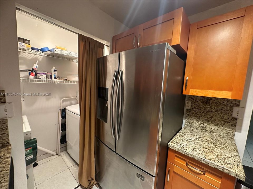 Active With Contract: $210,000 (2 beds, 2 baths, 917 Square Feet)