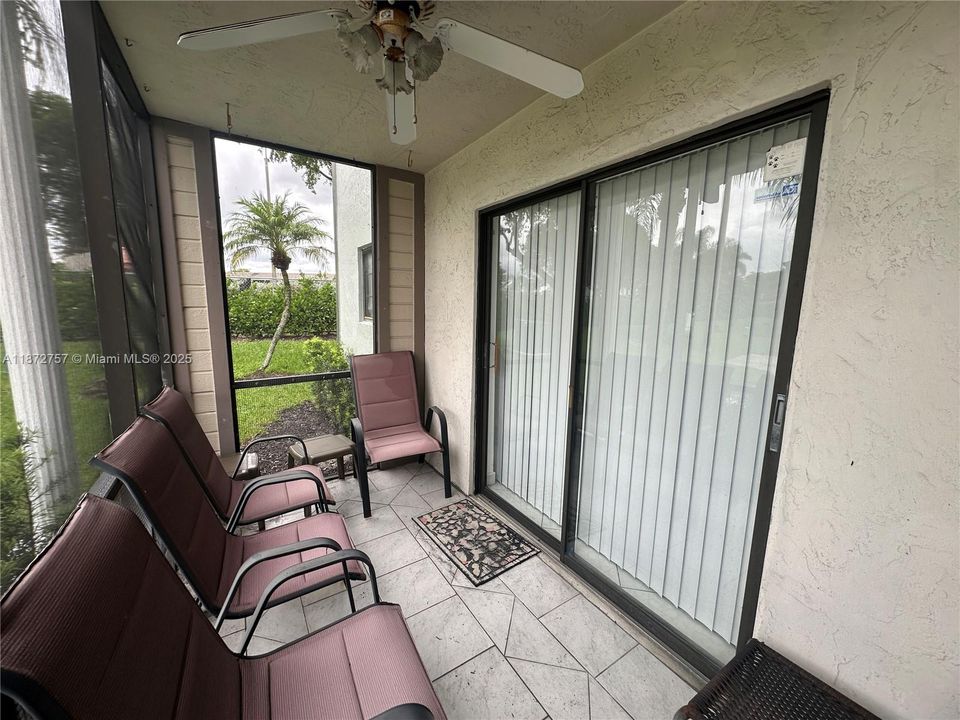 Active With Contract: $210,000 (2 beds, 2 baths, 917 Square Feet)