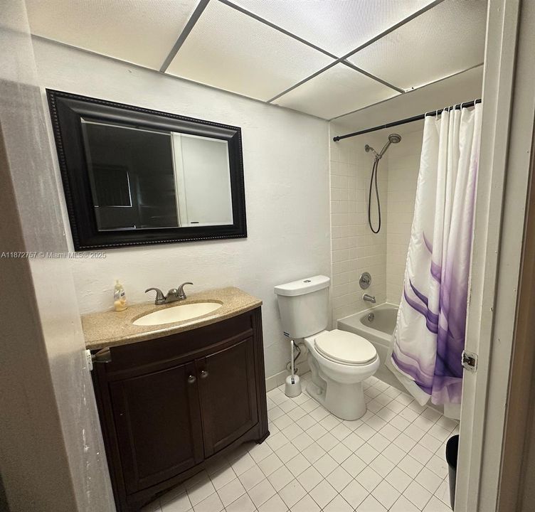 Active With Contract: $210,000 (2 beds, 2 baths, 917 Square Feet)