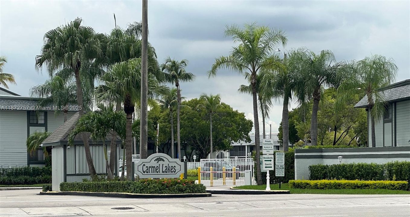 Active With Contract: $210,000 (2 beds, 2 baths, 917 Square Feet)