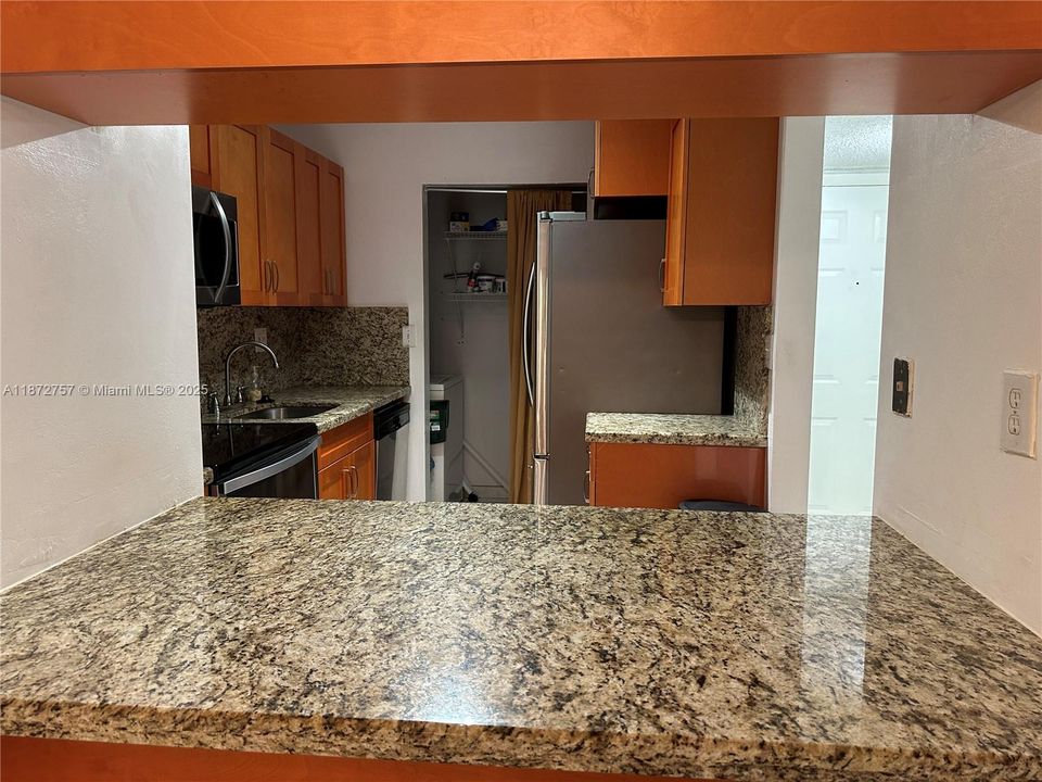 Active With Contract: $210,000 (2 beds, 2 baths, 917 Square Feet)