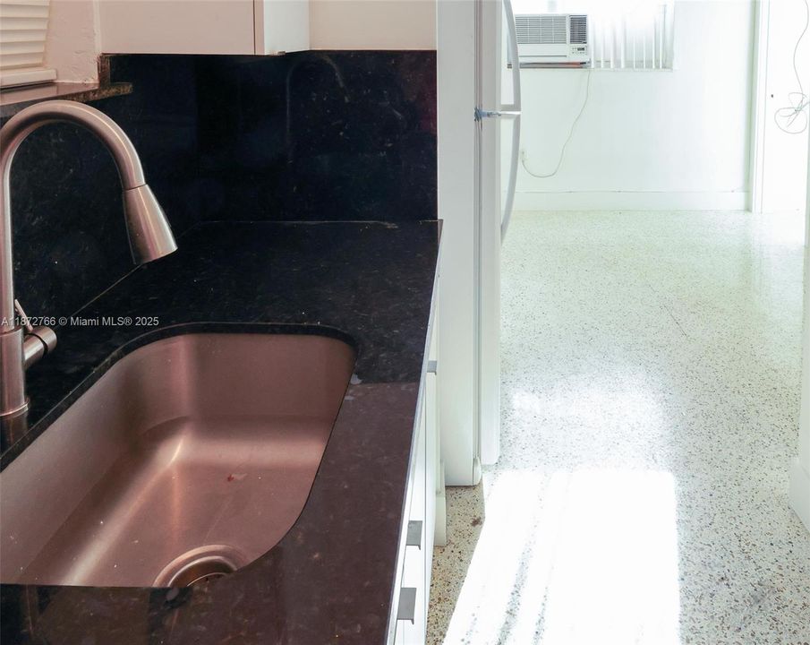 На продажу: $184,500 (2 спален, 1 ванн, 584 Квадратных фут)