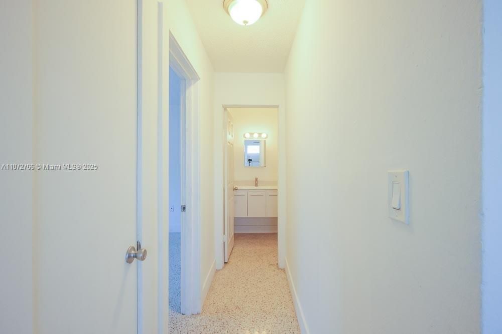 На продажу: $184,500 (2 спален, 1 ванн, 584 Квадратных фут)