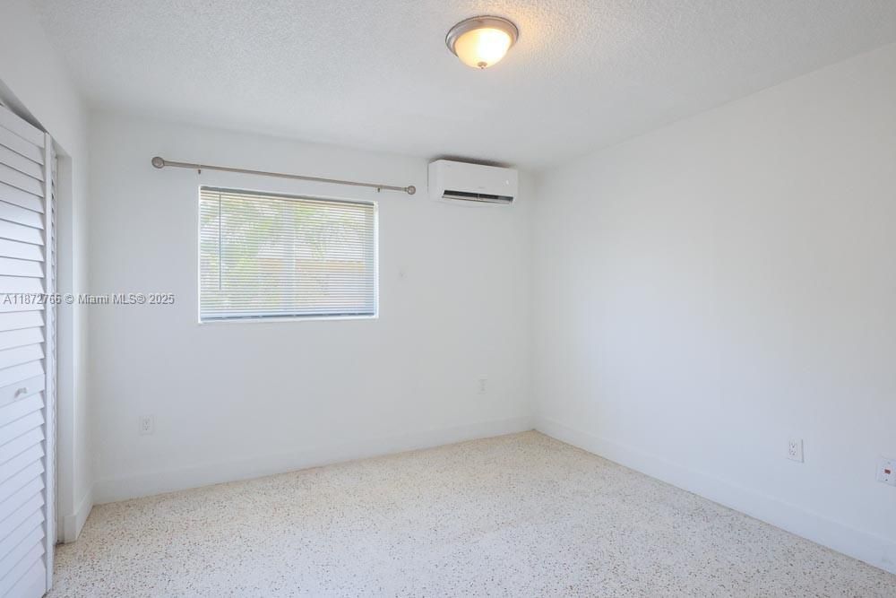 На продажу: $184,500 (2 спален, 1 ванн, 584 Квадратных фут)