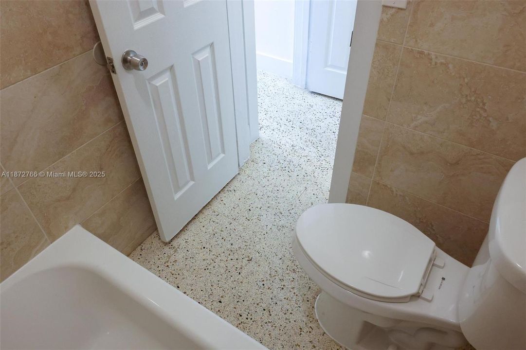 На продажу: $184,500 (2 спален, 1 ванн, 584 Квадратных фут)