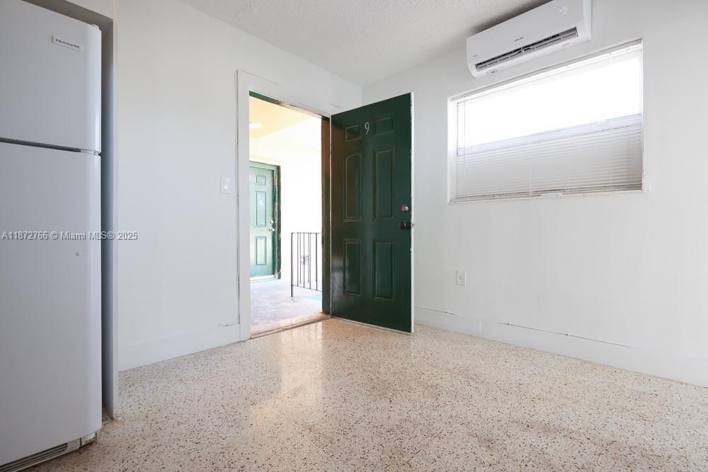 На продажу: $184,500 (2 спален, 1 ванн, 584 Квадратных фут)