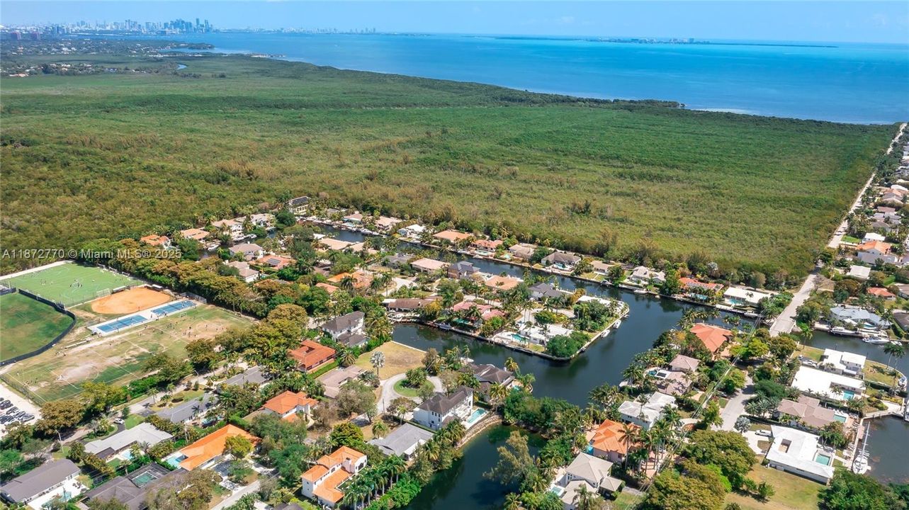 合同活跃: $3,900,000 (4 贝兹, 3 浴室, 2710 平方英尺)