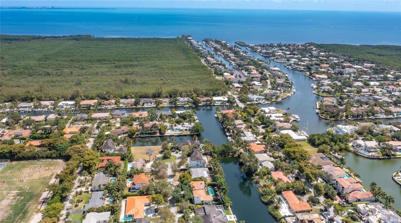 合同活跃: $3,900,000 (4 贝兹, 3 浴室, 2710 平方英尺)