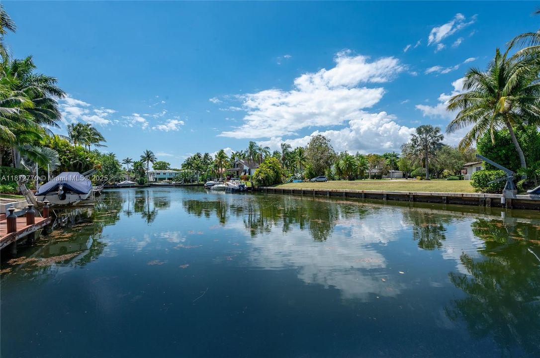 合同活跃: $3,900,000 (4 贝兹, 3 浴室, 2710 平方英尺)