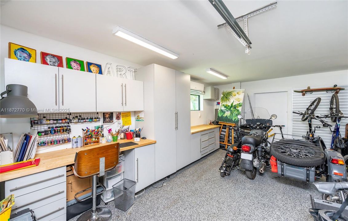 合同活跃: $3,900,000 (4 贝兹, 3 浴室, 2710 平方英尺)