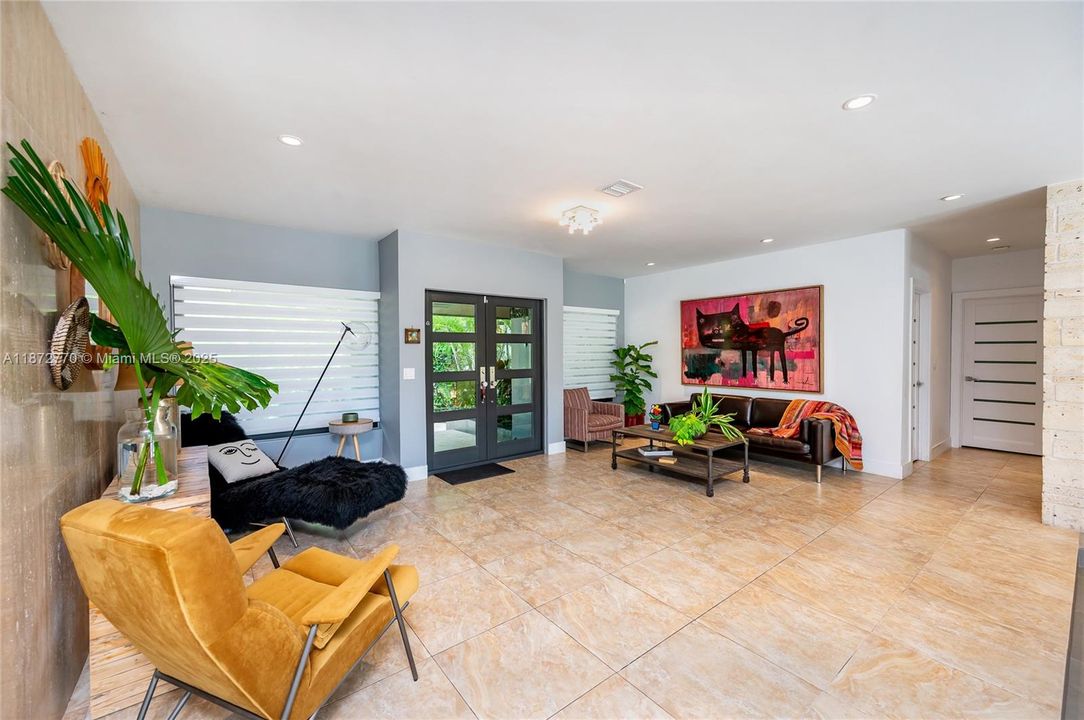 合同活跃: $3,900,000 (4 贝兹, 3 浴室, 2710 平方英尺)