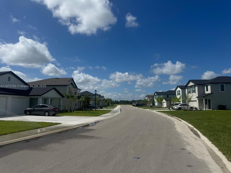 В аренду: $2,200 (4 спален, 2 ванн, 1874 Квадратных фут)