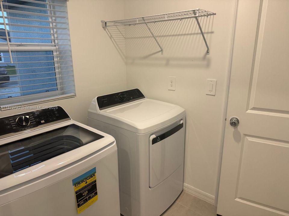 В аренду: $2,200 (4 спален, 2 ванн, 1874 Квадратных фут)