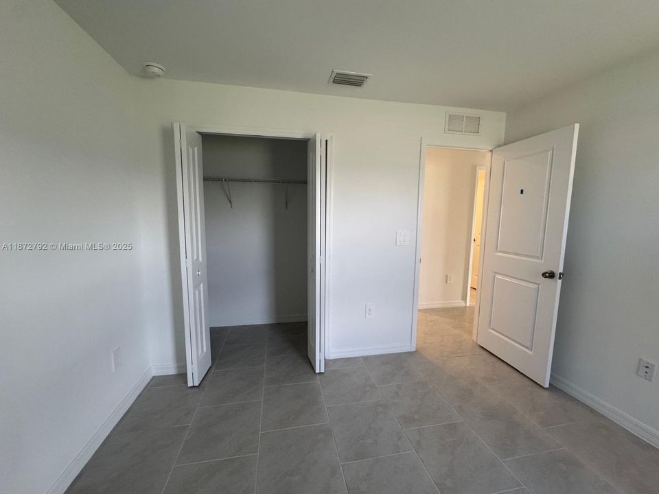 В аренду: $2,200 (4 спален, 2 ванн, 1874 Квадратных фут)