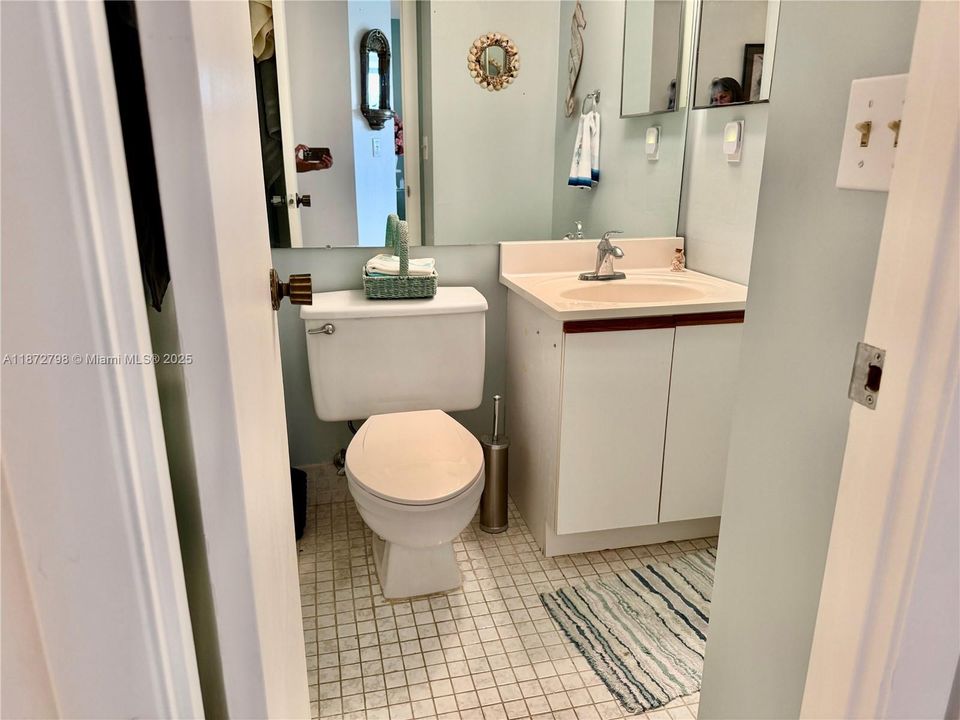 Vendido Recientemente: $128,000 (2 camas, 1 baños, 870 Pies cuadrados)