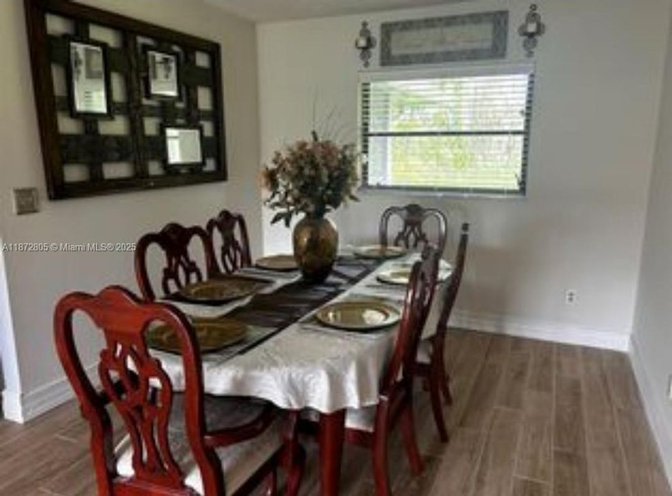 最近租的: $2,200 (3 贝兹, 2 浴室, 1680 平方英尺)