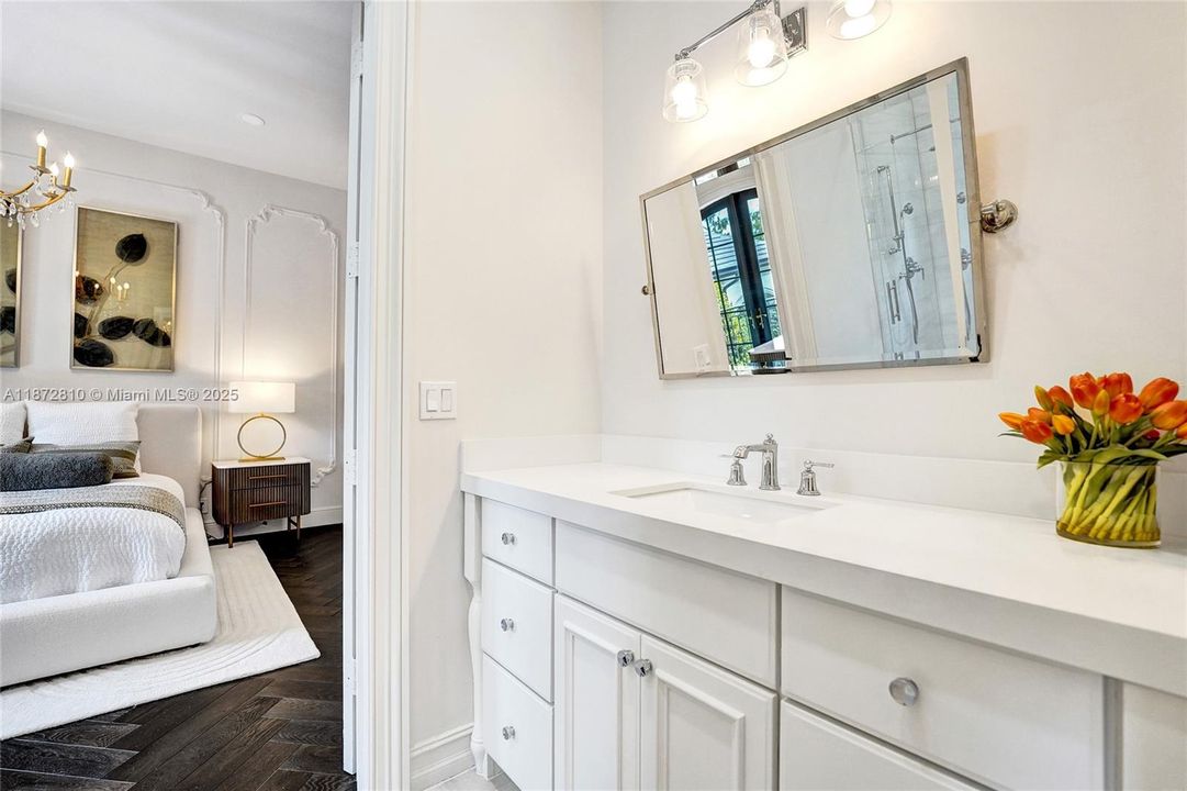 最近售出: $5,995,000 (7 贝兹, 4 浴室, 7302 平方英尺)