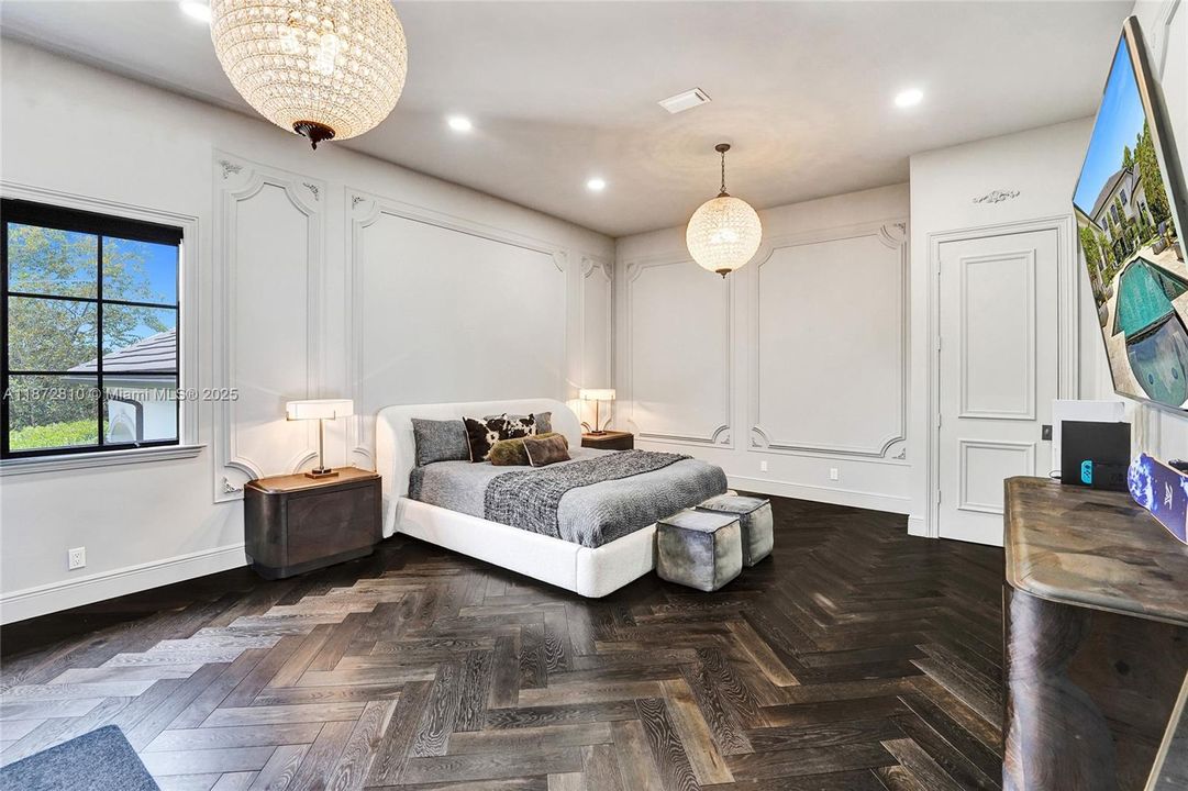 最近售出: $5,995,000 (7 贝兹, 4 浴室, 7302 平方英尺)