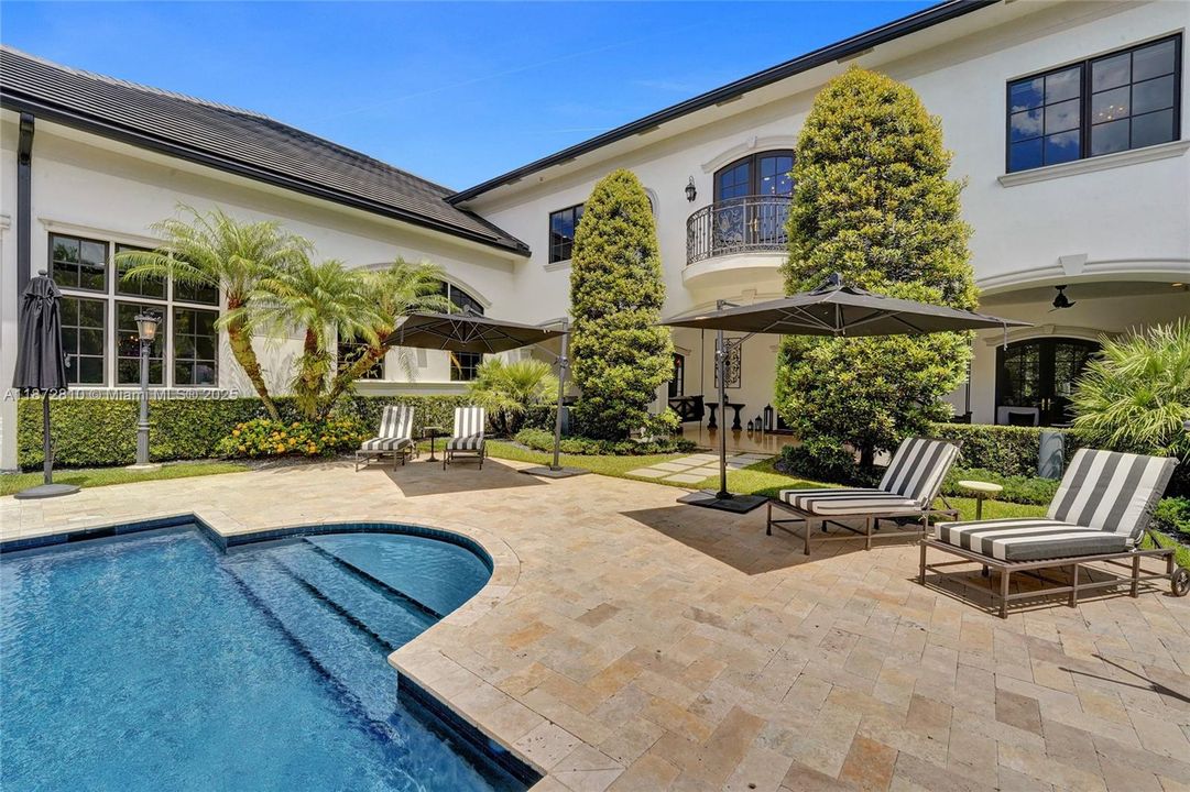 最近售出: $5,995,000 (7 贝兹, 4 浴室, 7302 平方英尺)