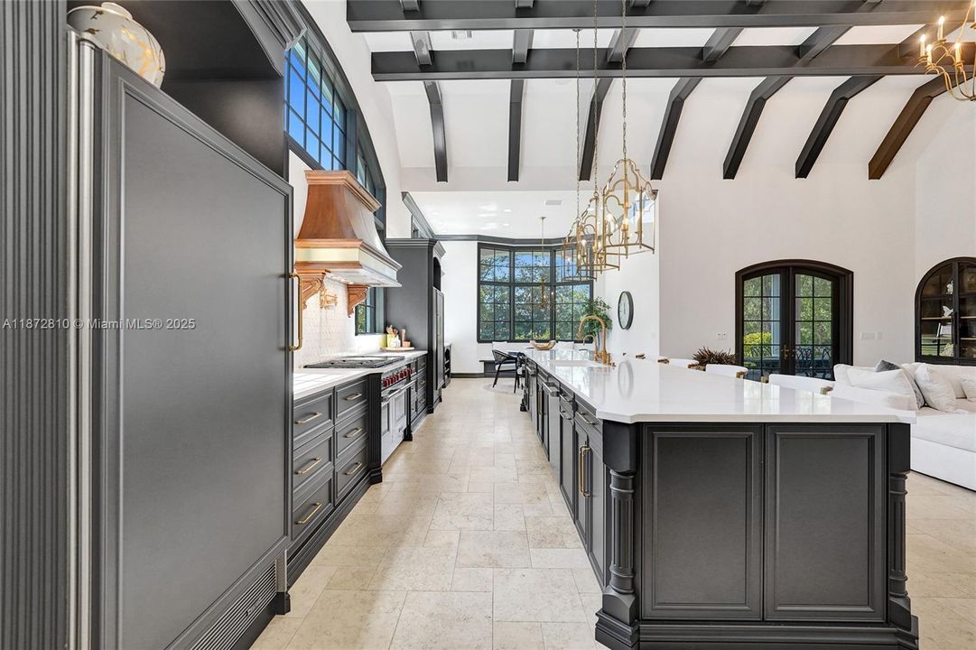 最近售出: $5,995,000 (7 贝兹, 4 浴室, 7302 平方英尺)