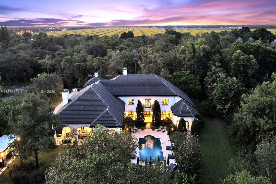 最近售出: $5,995,000 (7 贝兹, 4 浴室, 7302 平方英尺)