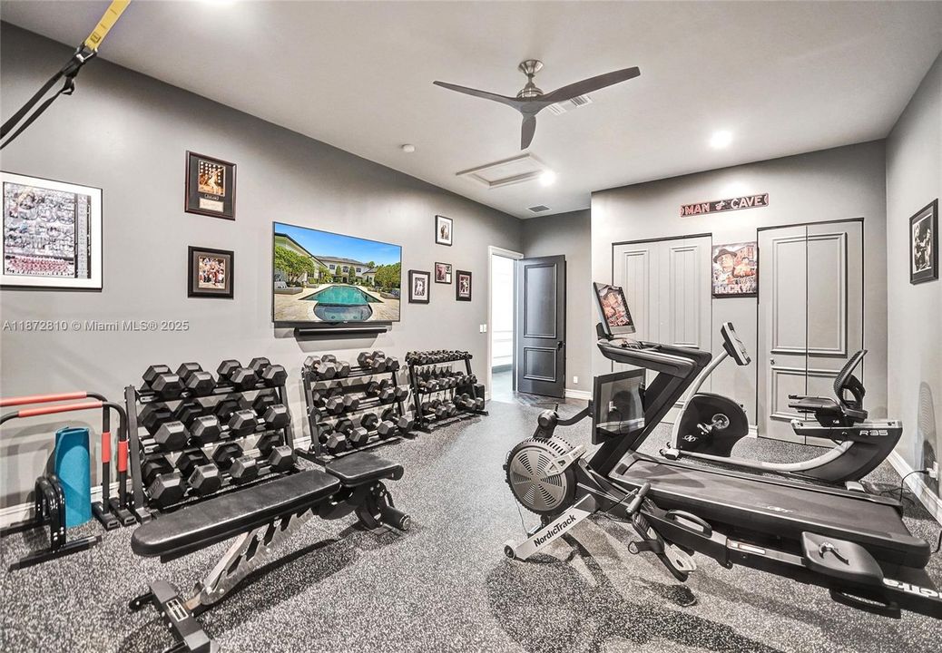 最近售出: $5,995,000 (7 贝兹, 4 浴室, 7302 平方英尺)