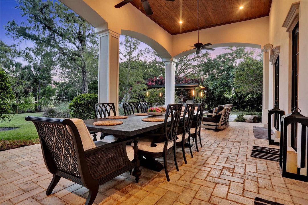 最近售出: $5,995,000 (7 贝兹, 4 浴室, 7302 平方英尺)