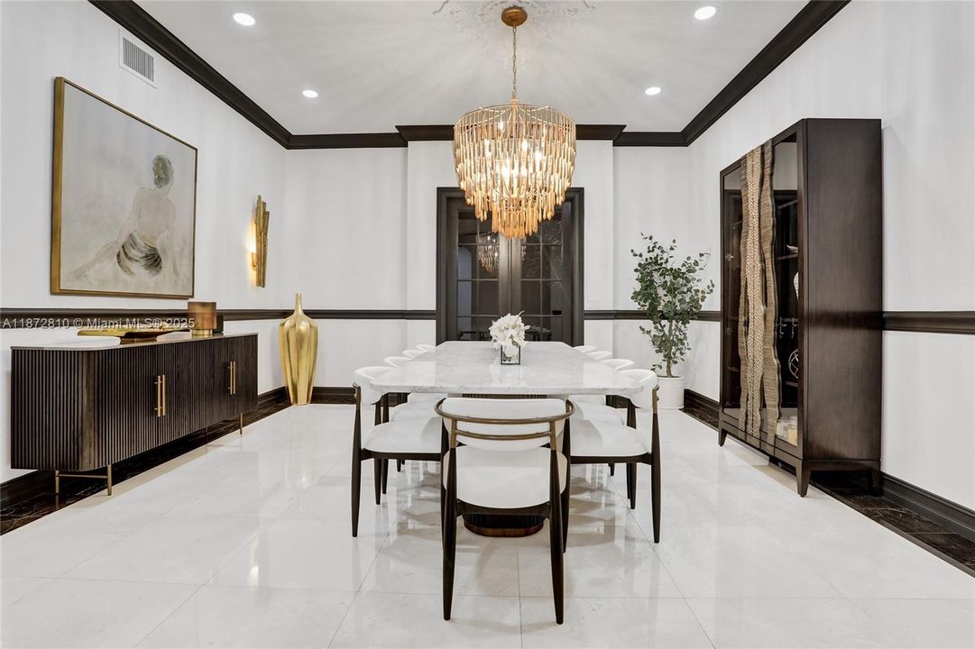 最近售出: $5,995,000 (7 贝兹, 4 浴室, 7302 平方英尺)