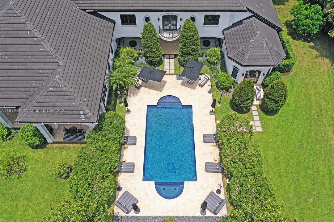 最近售出: $5,995,000 (7 贝兹, 4 浴室, 7302 平方英尺)