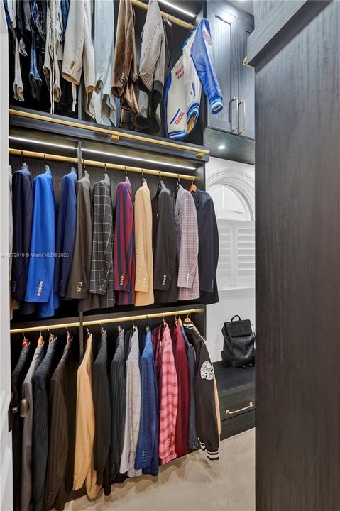 最近售出: $5,995,000 (7 贝兹, 4 浴室, 7302 平方英尺)